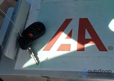 2013 Toyota Sienna Le V6 8 Passenger z USA, uszkodzony, nr VIN 5TDKK3DC9DS348617